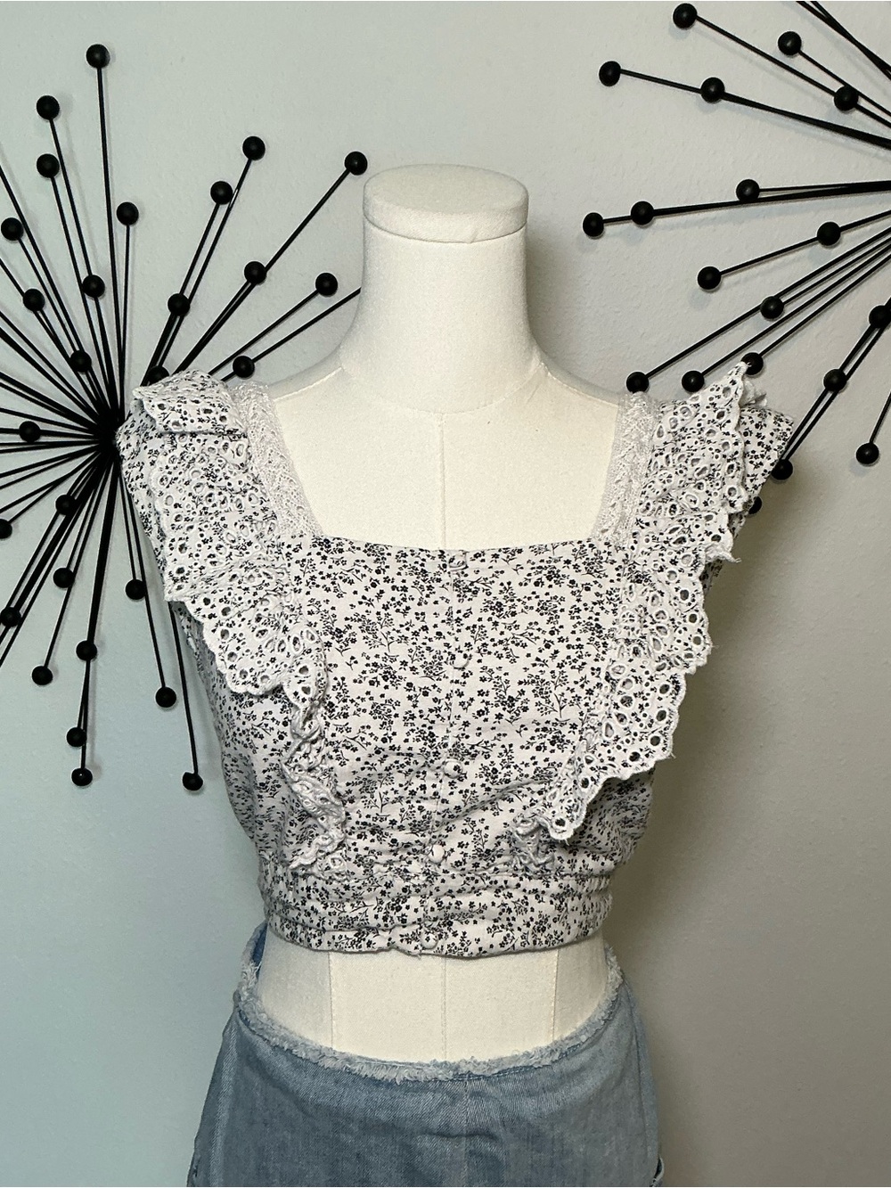 American Eagle Floral Eyelet Lace Ruffle Tie Back Crop Top Large